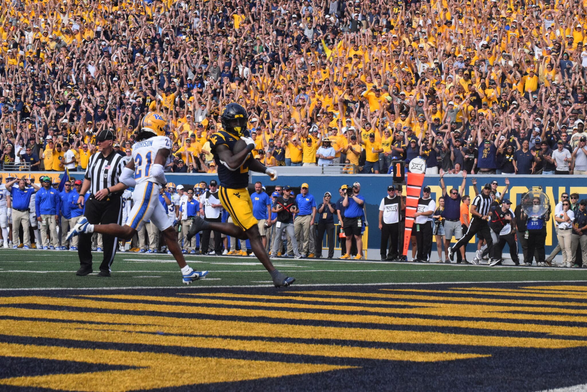 WVU Football RB Tye Edwards scores a touchdown against Pitt in Backyard Brawl