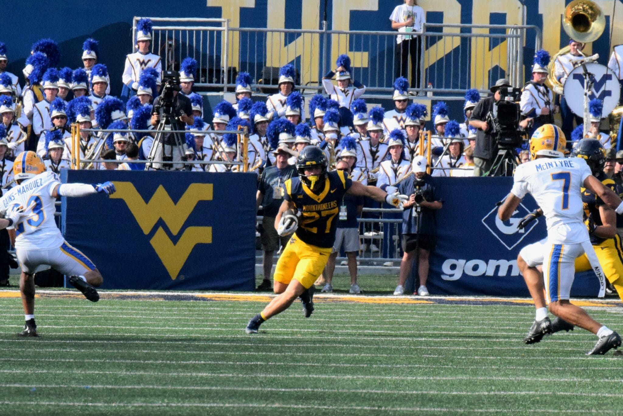 WVU Football RB Clay Ash running against Pitt in Backyard Brawl