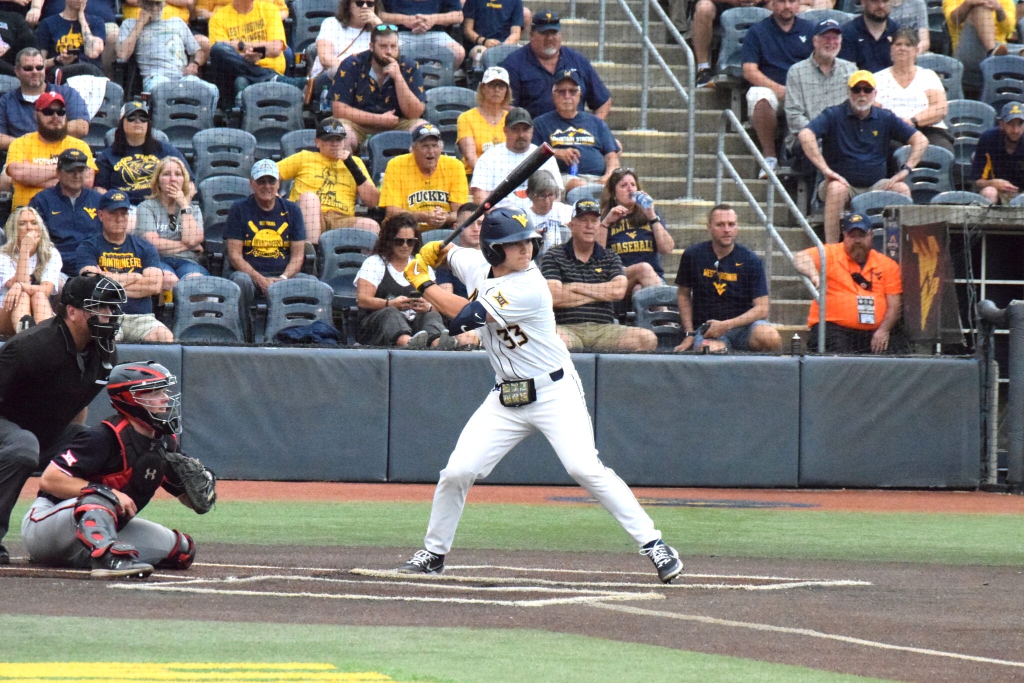WVU Baseball Logan Sauve hitting