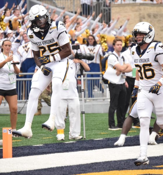 WVU Football celebrates touchdown