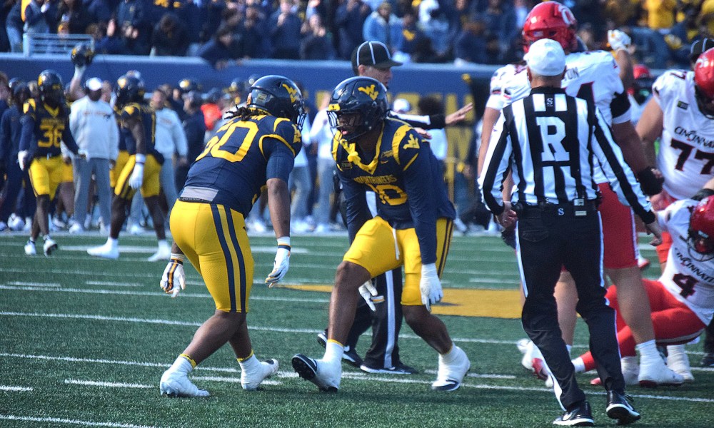 WVU Football players celebrate against Cincinnati