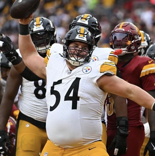 Zach Frazier celebrating TD with Steelers