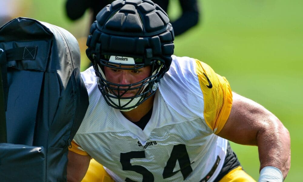 Steelers center Zach Frazier at training camp